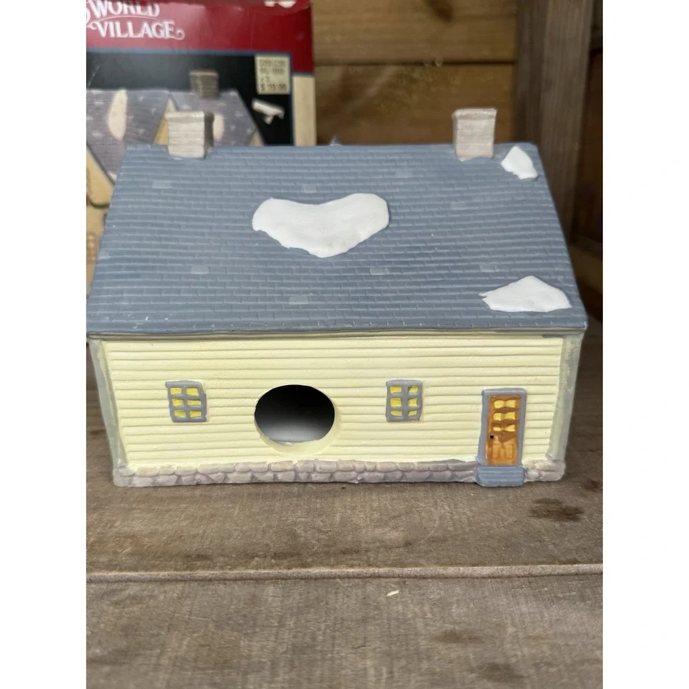 Vintage Christmas Lemax Dickensvale Village ~‎ YELLOW HOUSE 2 STORY ~ In box